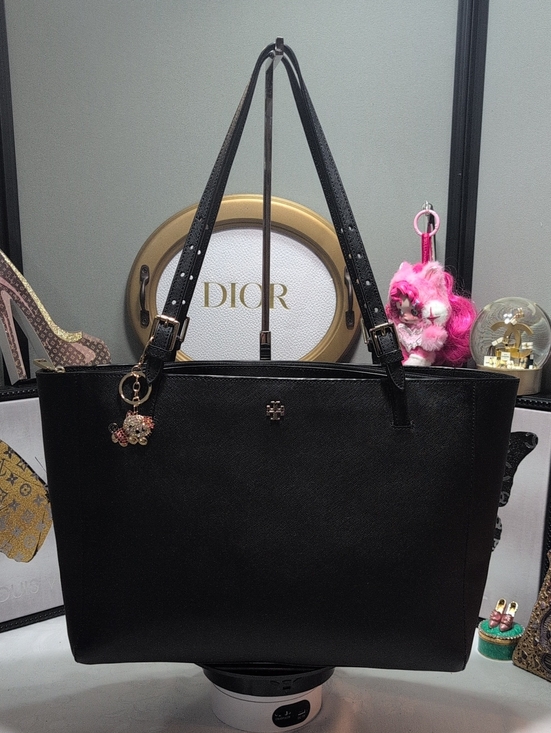 Tory Burch Handbags - Tory Burch York large Buckle Tote Bag with Black saffiano leather and gold 🔥🔥